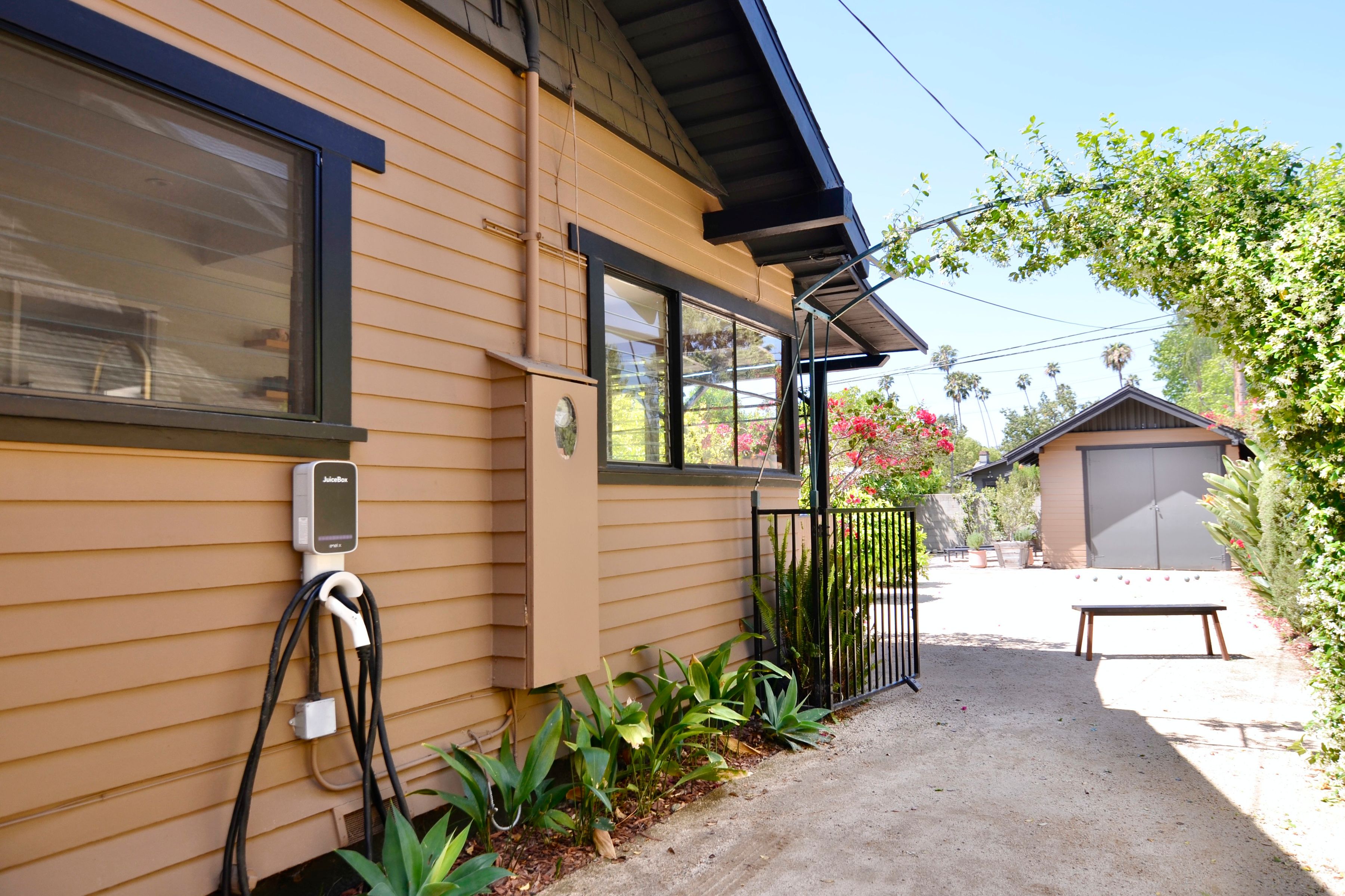  889 North Chester Avenue - 物件實景