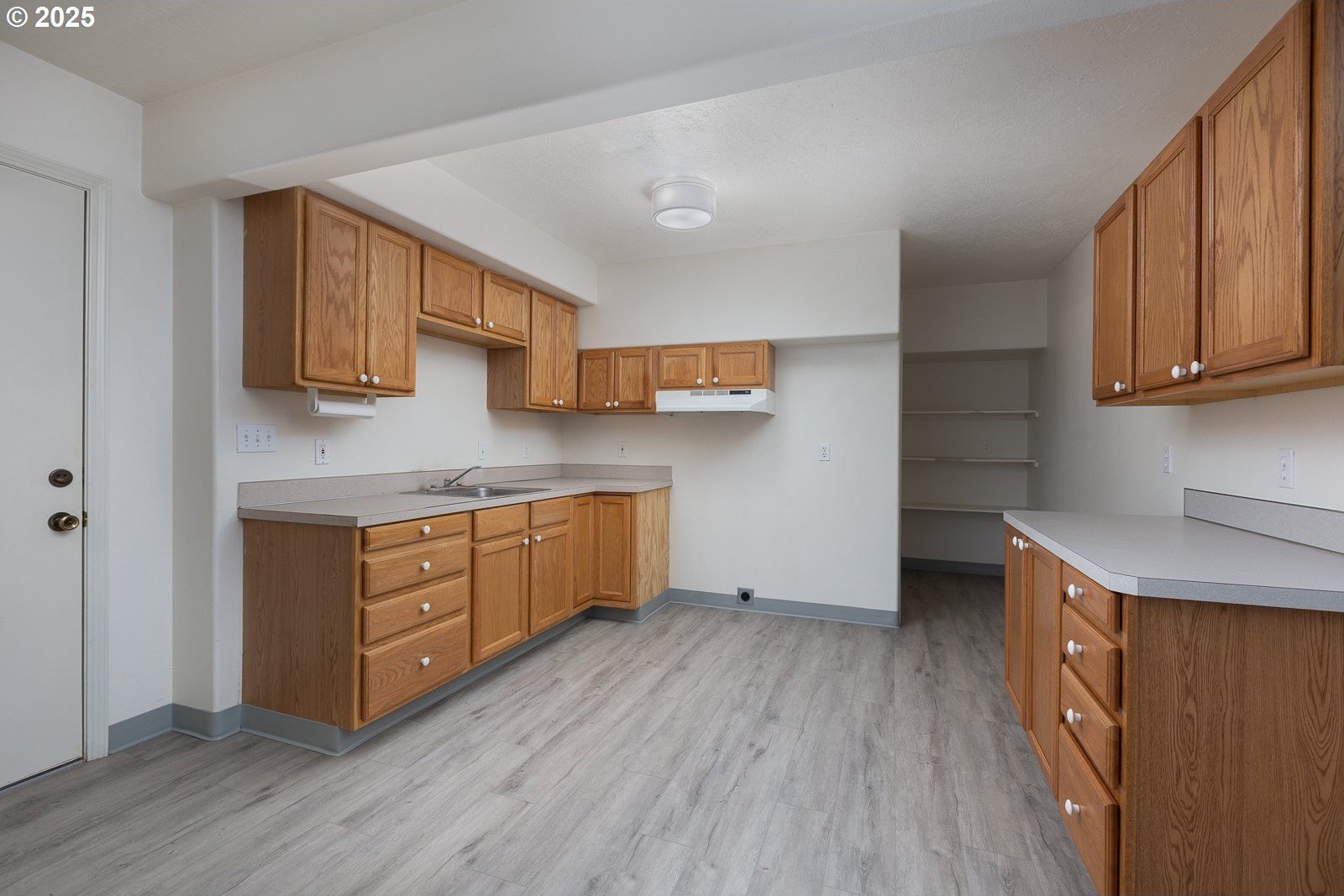 Toledo, Oregon, 97391, United States, 6 Bedrooms Bedrooms, ,4 BathroomsBathrooms,Residential,For Sale,1722214