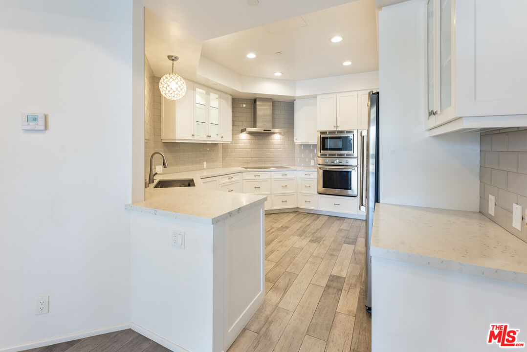 Los Angeles, California, 90024, United States, 2 Bedrooms Bedrooms, ,3 BathroomsBathrooms,Residential,For Sale,1883580