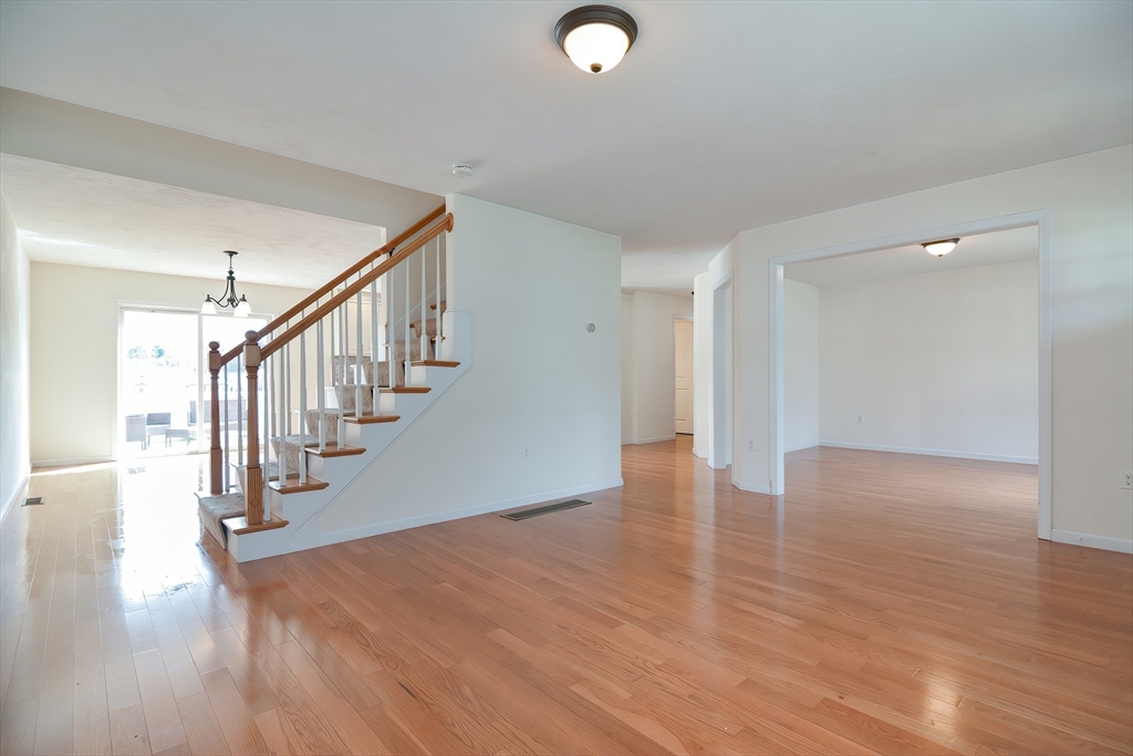 Rockland, Massachusetts, 02370, United States, 4 Bedrooms Bedrooms, ,3 BathroomsBathrooms,Residential,For Sale,1942802