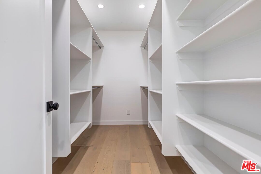 Los Angeles, California, 90039, United States, 4 Bedrooms Bedrooms, ,5 BathroomsBathrooms,Residential,For Sale,1940918