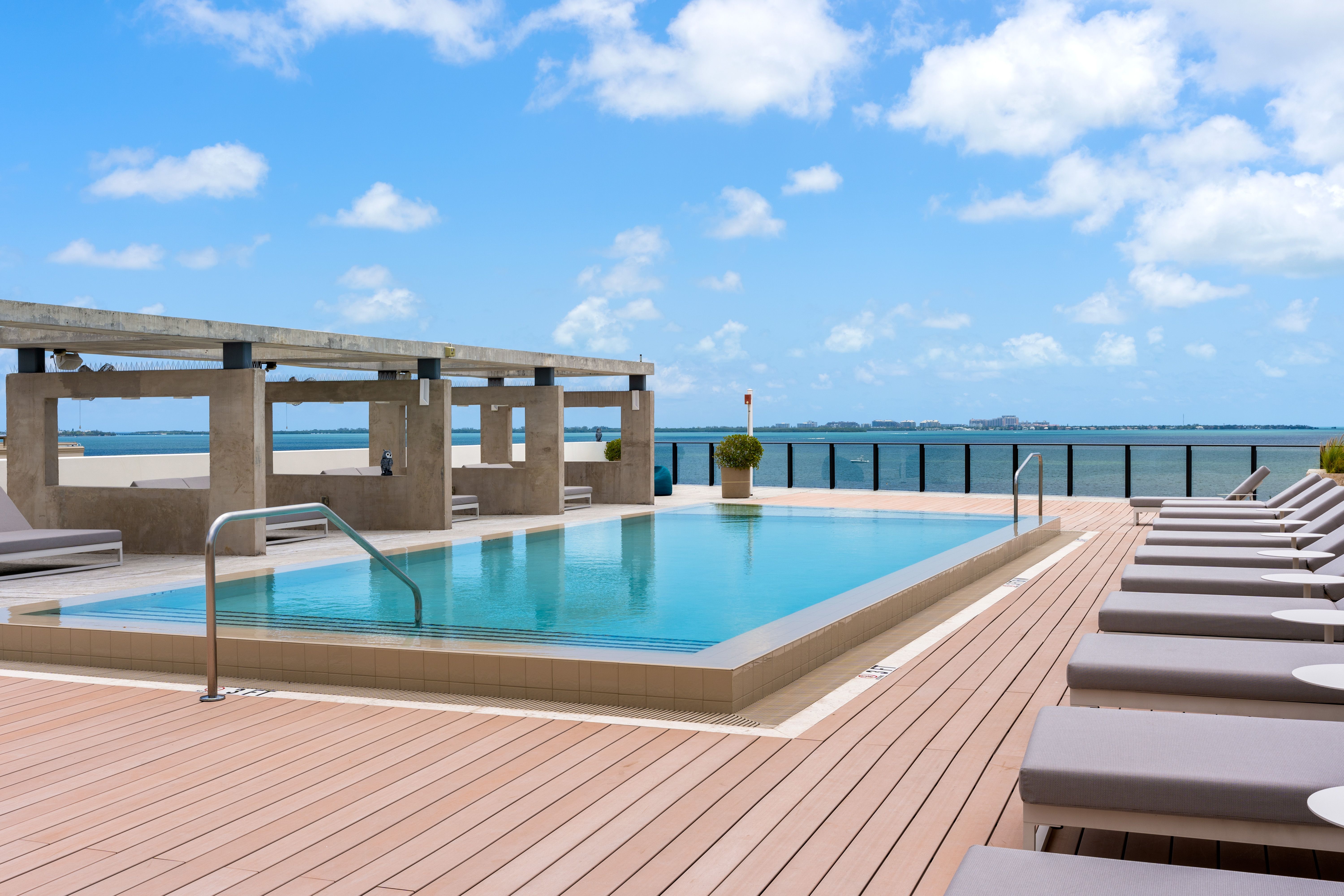  3581 E Glencoe Street, Miami, FL, 33133 - 物件實景