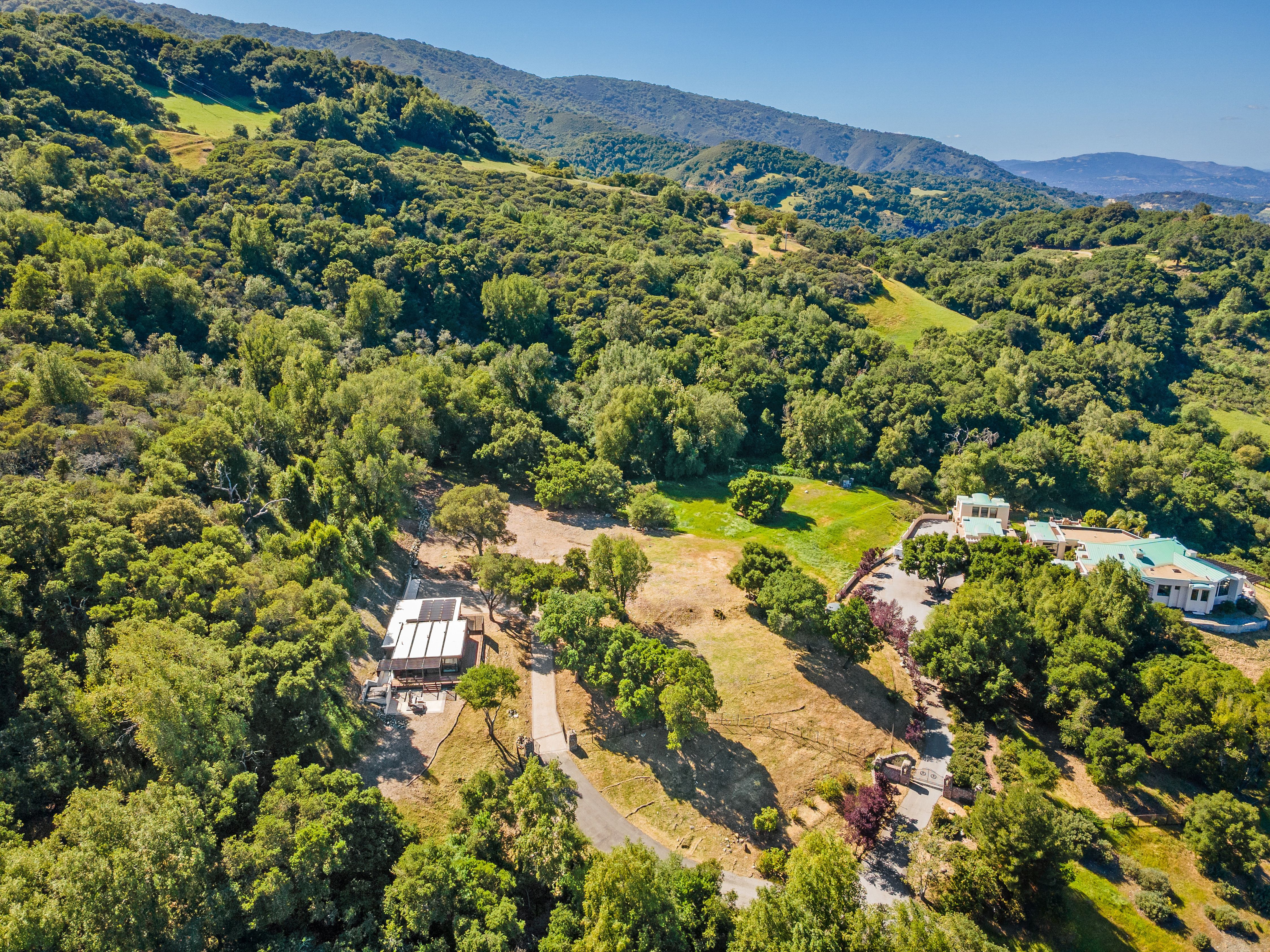  Modern Off-Grid Compound with Panoramic Valley Views - 物件實景
