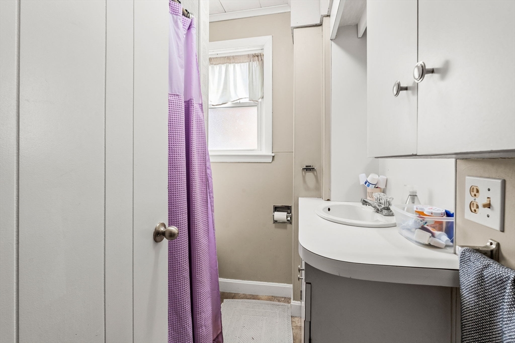 Marlborough, Massachusetts, 01752, United States, 4 Bedrooms Bedrooms, ,2 BathroomsBathrooms,Residential,For Sale,2001797