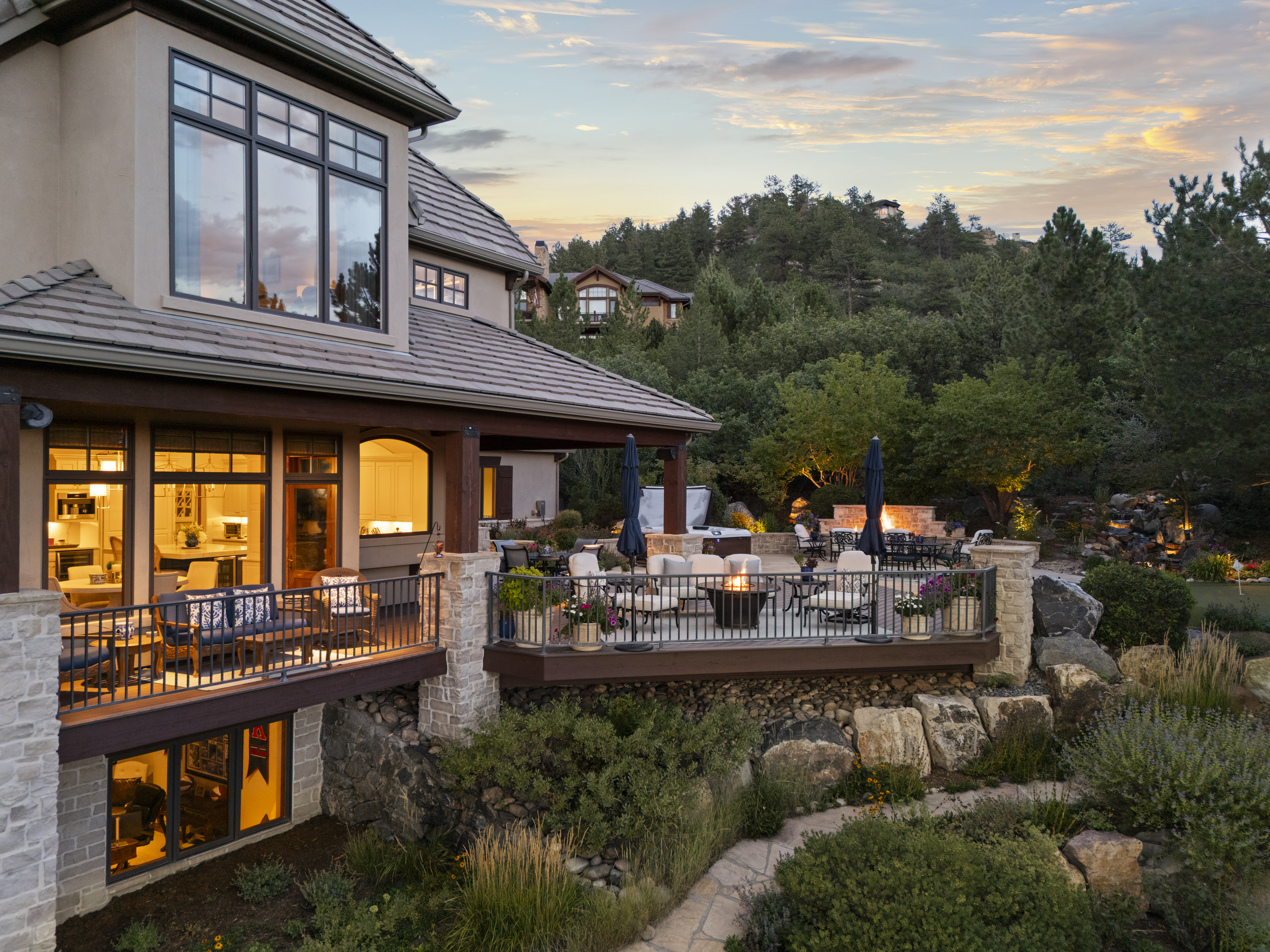 Distinguished 5 Bed  7 Bath Legacy Estate in Castle Pines Village - 物件實景