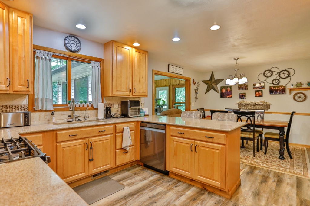 Wausau, Wisconsin, 54401, United States, 3 Bedrooms Bedrooms, ,3 BathroomsBathrooms,Residential,For Sale,1874102
