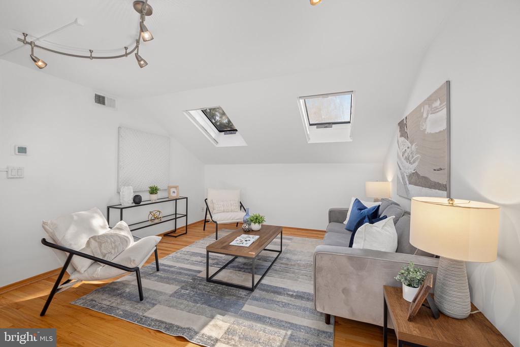 Washington, District of Columbia, 20009, United States, 2 Bedrooms Bedrooms, ,2 BathroomsBathrooms,Residential,For Sale,1981546