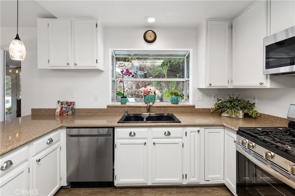 Fallbrook, California, 92028, United States, 5 Bedrooms Bedrooms, ,3 BathroomsBathrooms,Residential,For Sale,2003504