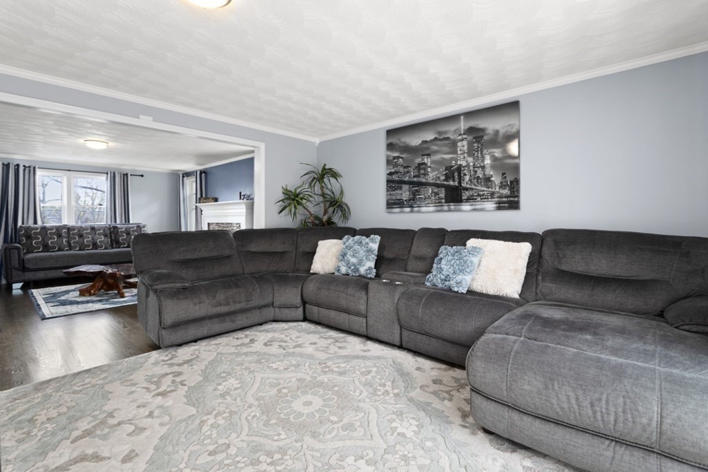 Saugus, Massachusetts, 01906, United States, 3 Bedrooms Bedrooms, ,3 BathroomsBathrooms,Residential,For Sale,1931049