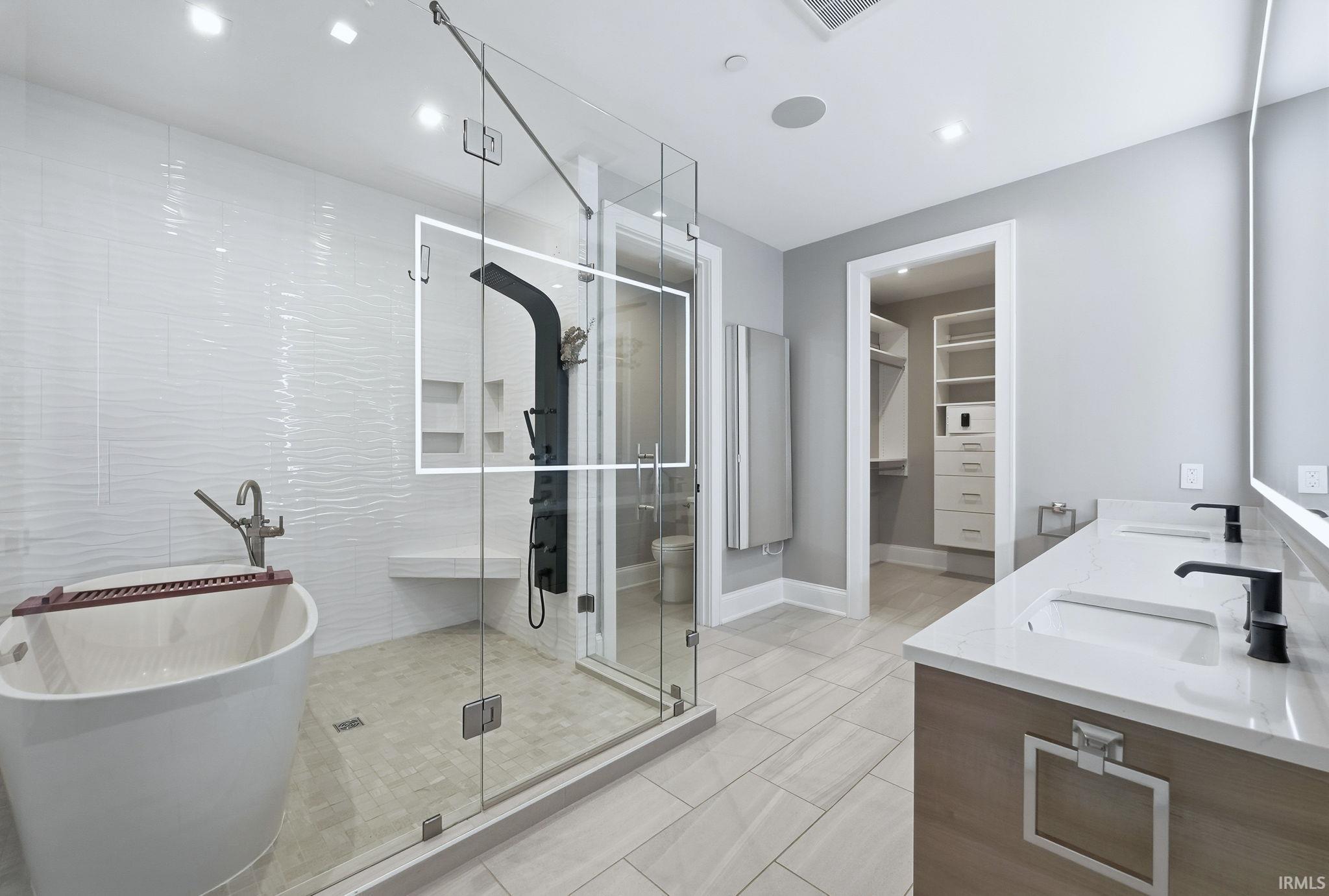 Fort Wayne, Indiana, 46802, United States, 2 Bedrooms Bedrooms, ,3 BathroomsBathrooms,Residential,For Sale,1987044