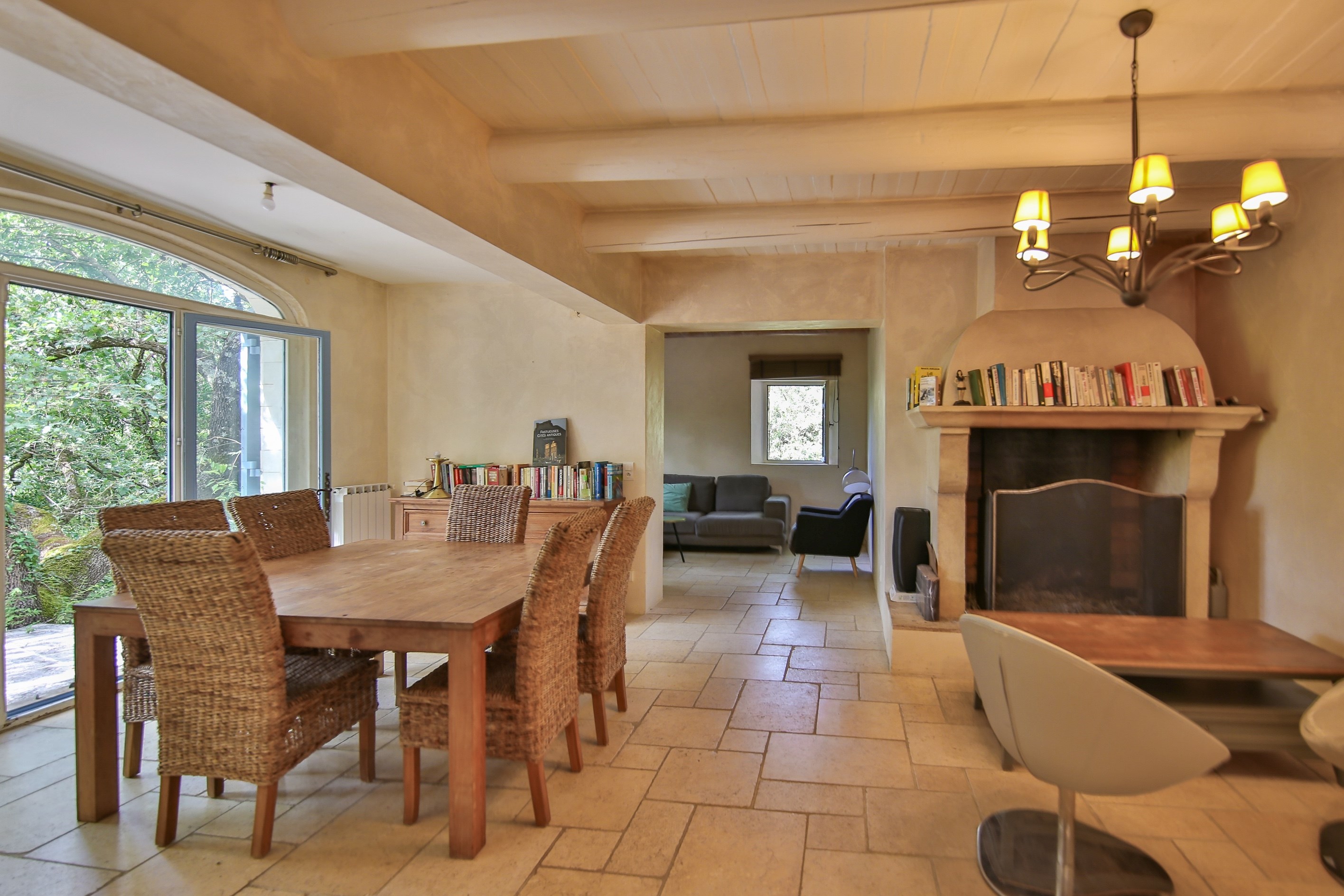  Elegant stone property in the heart of the Luberon