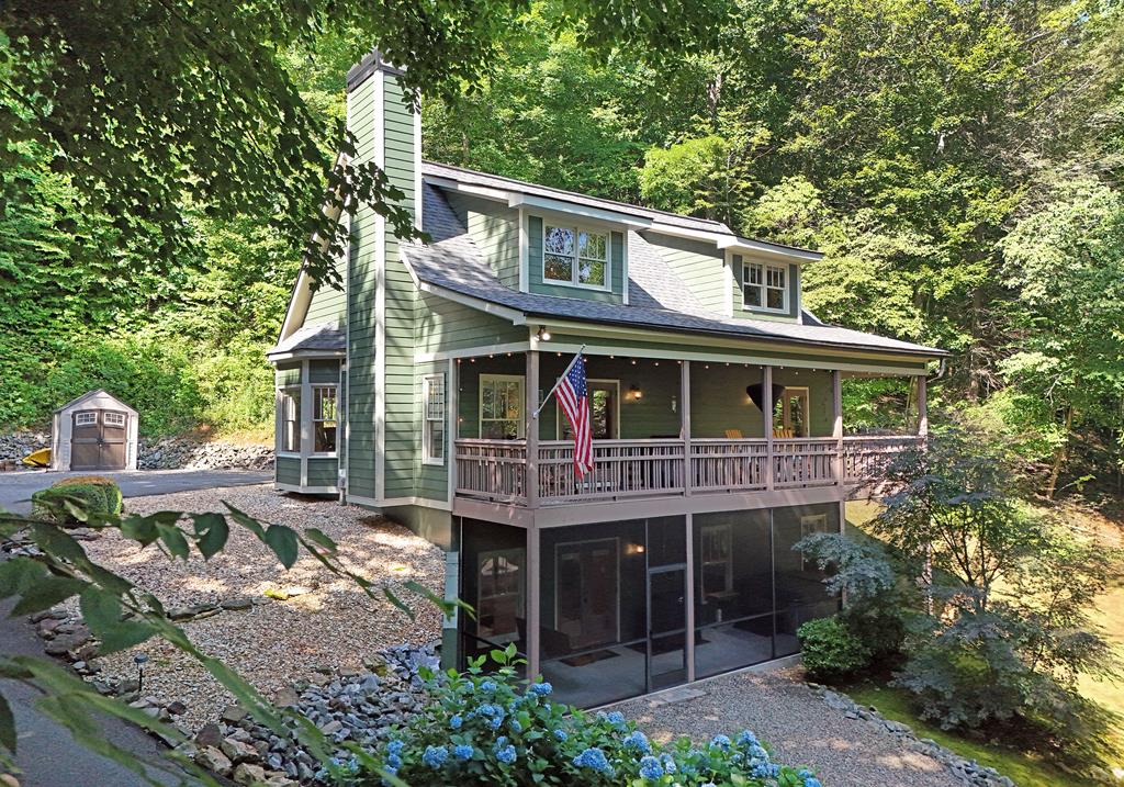 Hiawassee, Georgia, 30546, United States, 3 Bedrooms Bedrooms, ,4 BathroomsBathrooms,Residential,For Sale,1877027