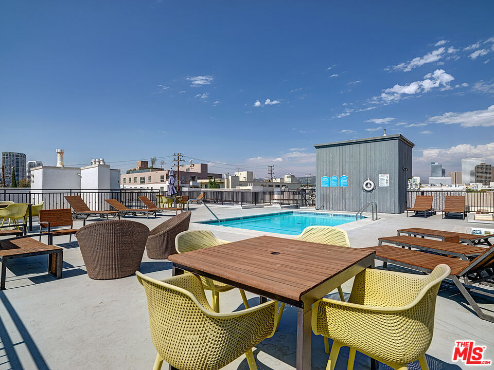 Los Angeles, California, 90025, United States, 3 Bedrooms Bedrooms, ,3 BathroomsBathrooms,Residential,For Sale,1947986