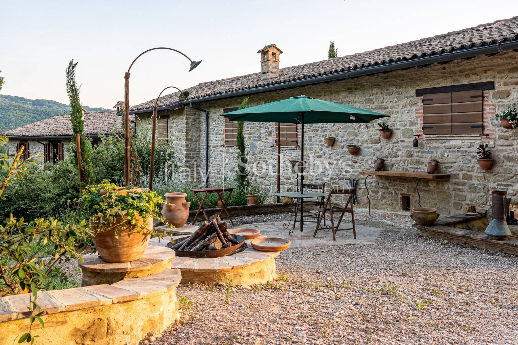  Stunning lake view historic renovated farmhouse with pool - 物件實景