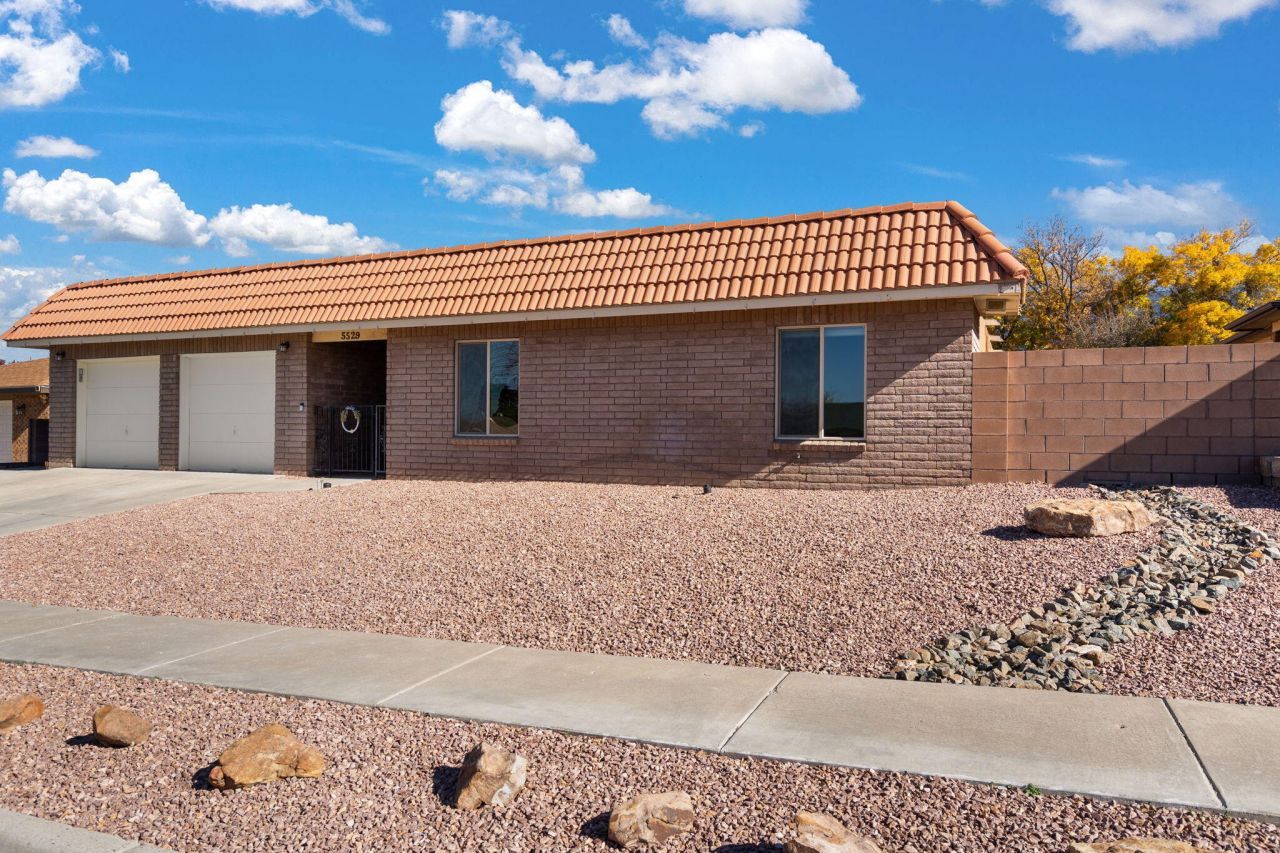 Albuquerque, New Mexico, 87111, United States, 4 Bedrooms Bedrooms, ,3 BathroomsBathrooms,Residential,For Sale,1985317