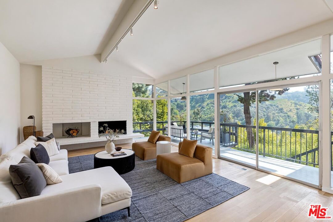 2275 Betty Ln, Beverly Hills, California, 90210, United States, 3 Bedrooms Bedrooms, ,3 BathroomsBathrooms,Residential,For Sale,2275 Betty Ln,1498020