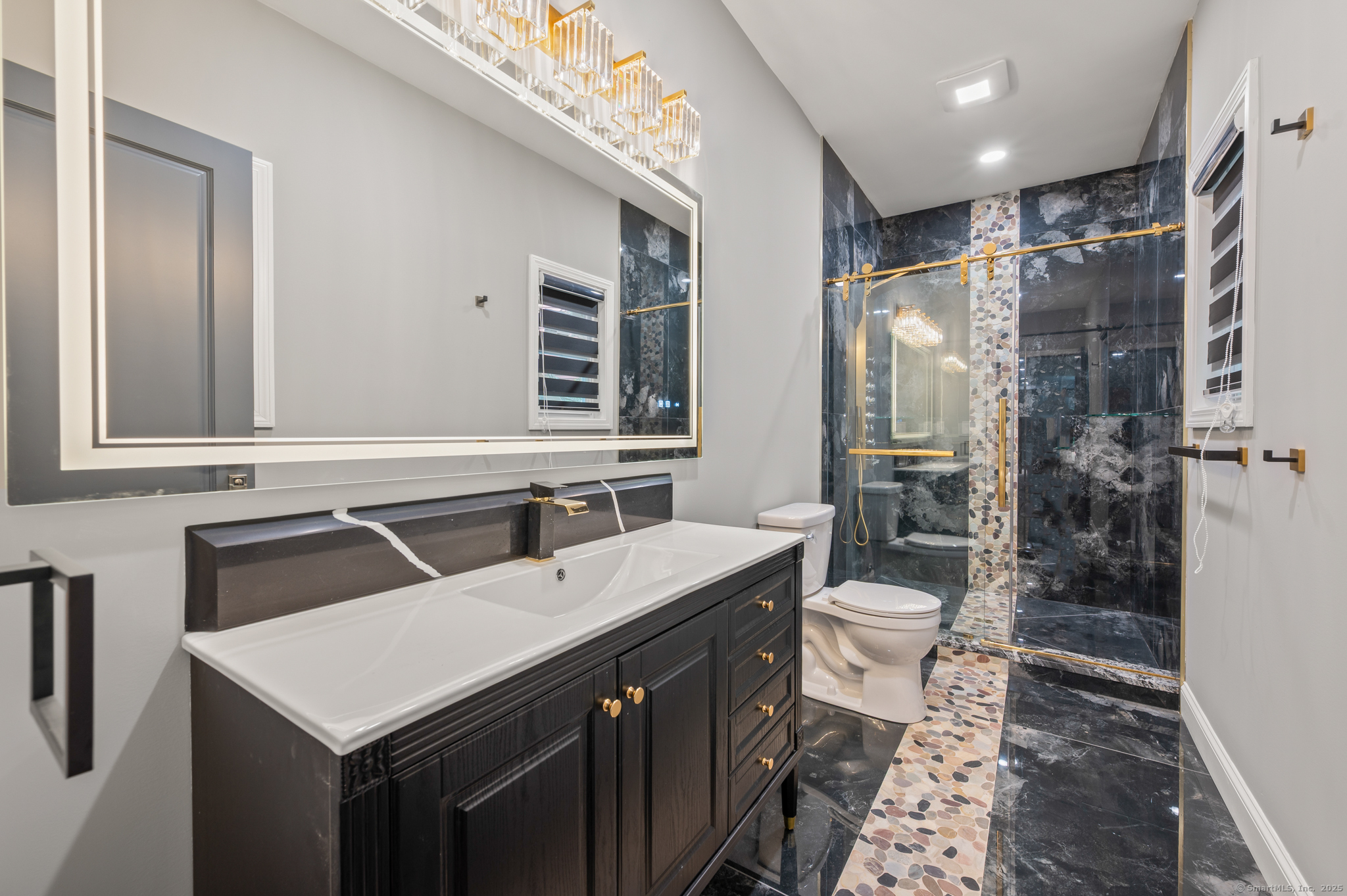 Simsbury, Connecticut, 06092, United States, 4 Bedrooms Bedrooms, ,3 BathroomsBathrooms,Residential,For Sale,1872405
