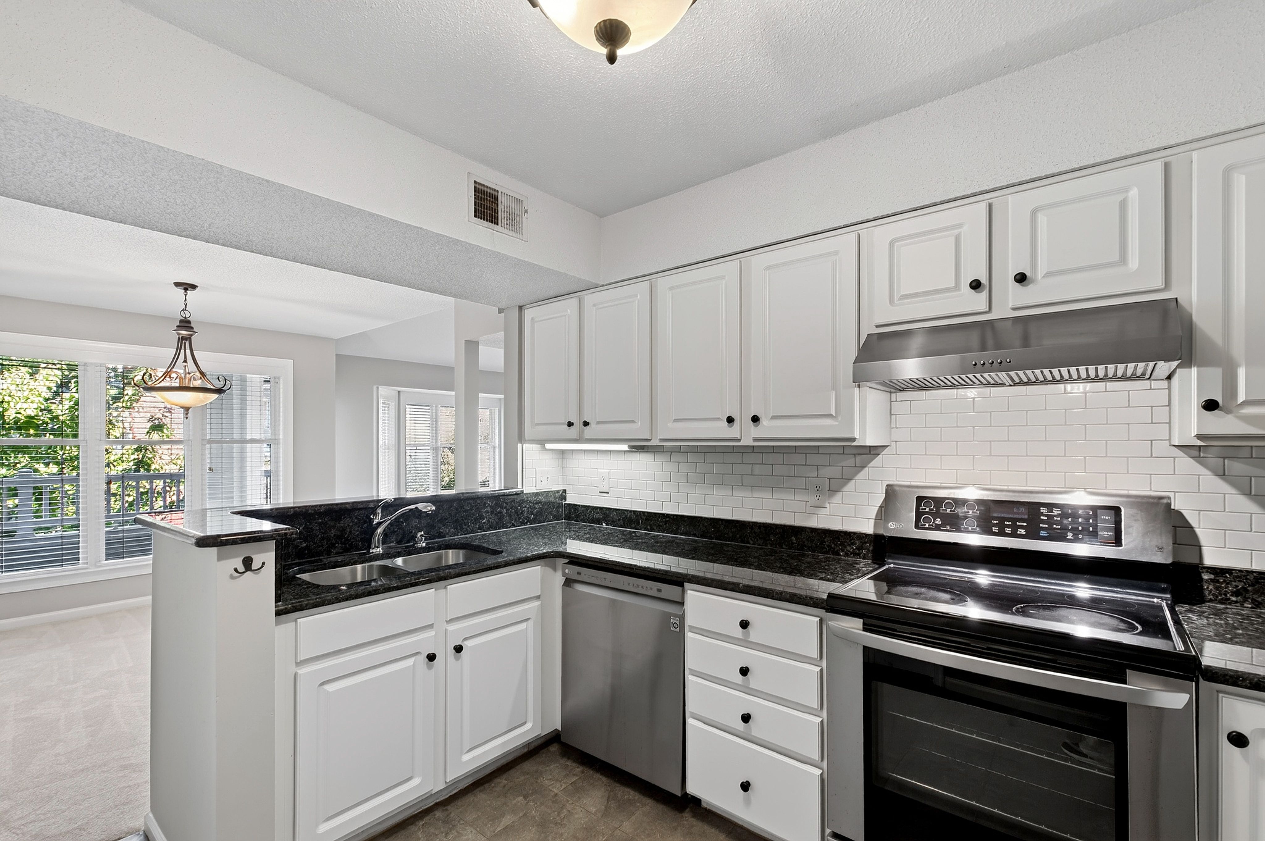 1061 Wirewood Drive, Raleigh, NC 27605 - 物件實景
