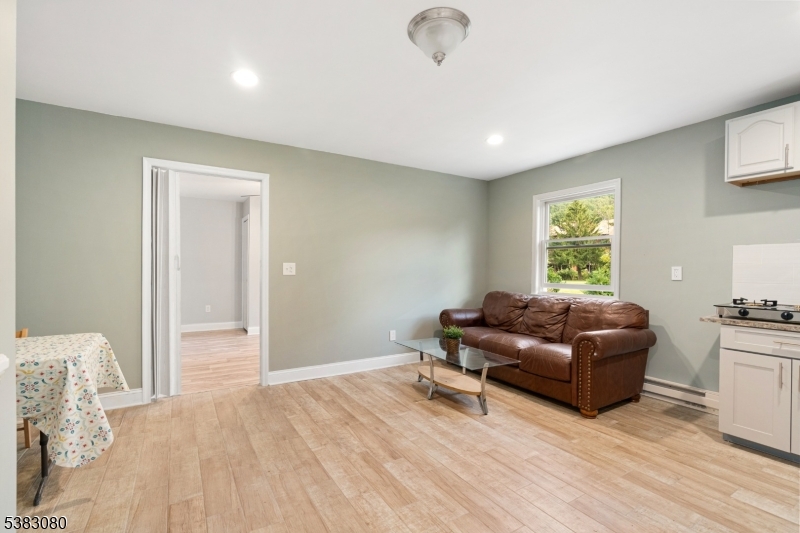 Vernon Twp., New Jersey, 07462, United States, 4 Bedrooms Bedrooms, ,2 BathroomsBathrooms,Residential,For Sale,1938631