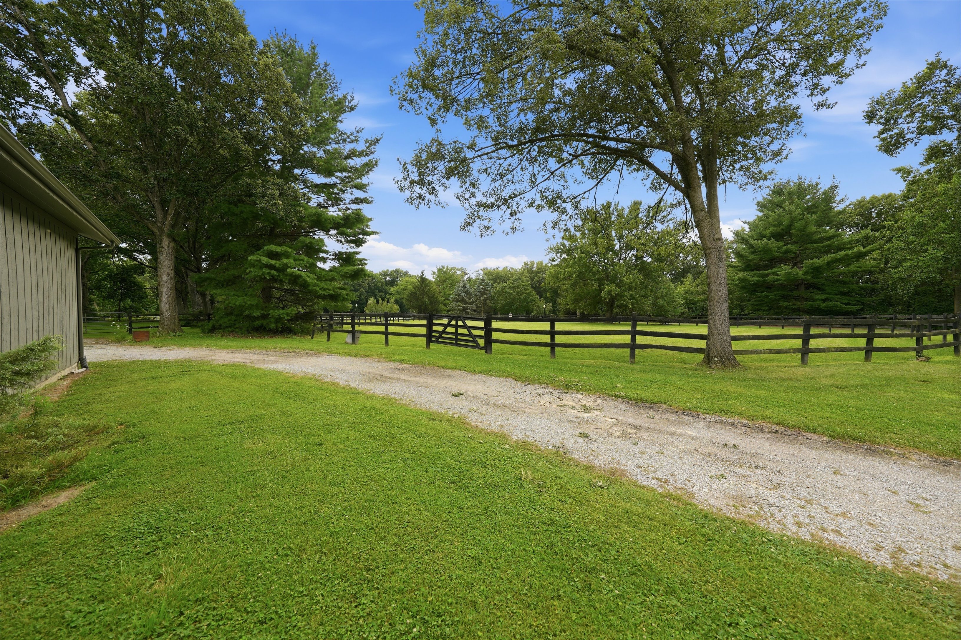  Private Country Estate Situated on Over Nine Acres of Beautiful Open Grounds - 物件實景