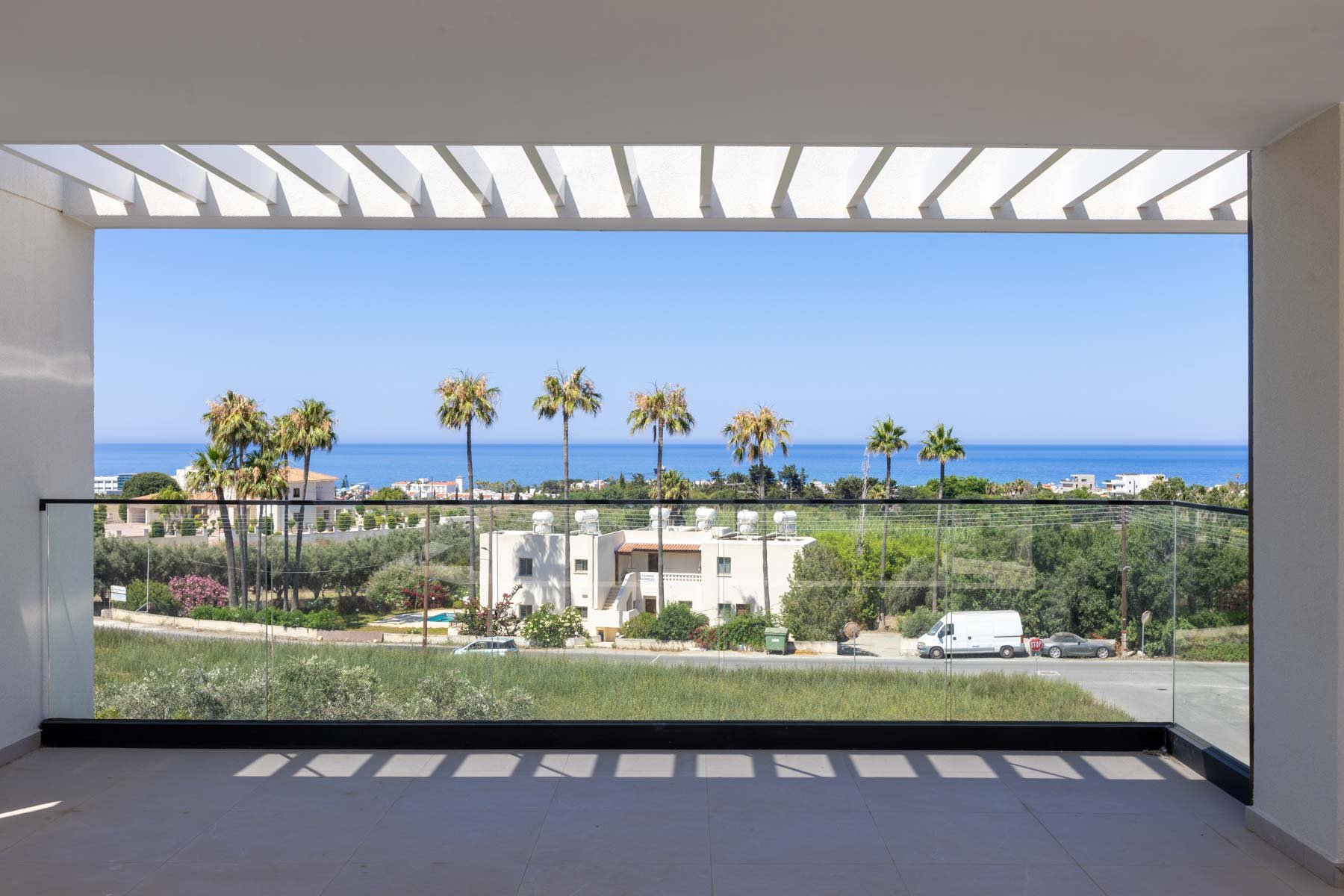  Three-Bedroom Villa with Rooftop Sea Views in a Gated Complex in Chlorakas - 物件實景