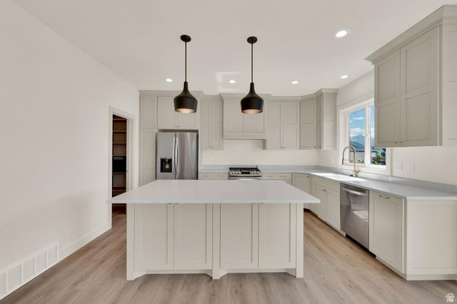 Saratoga Springs, Utah, 84045, United States, 6 Bedrooms Bedrooms, ,4 BathroomsBathrooms,Residential,For Sale,2047947