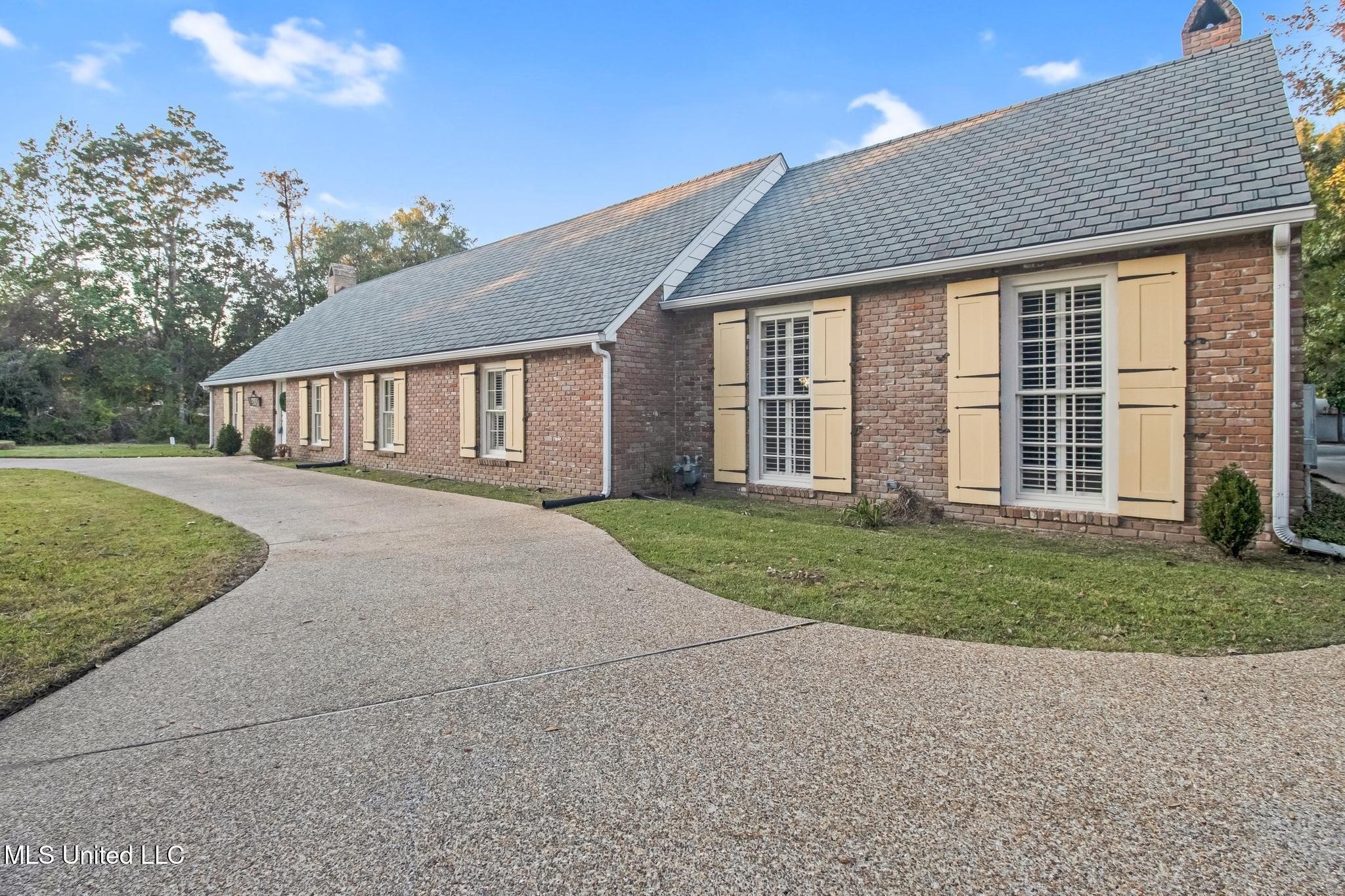 Gulfport, Mississippi, 39507, United States, 4 Bedrooms Bedrooms, ,4 BathroomsBathrooms,Residential,For Sale,1977287