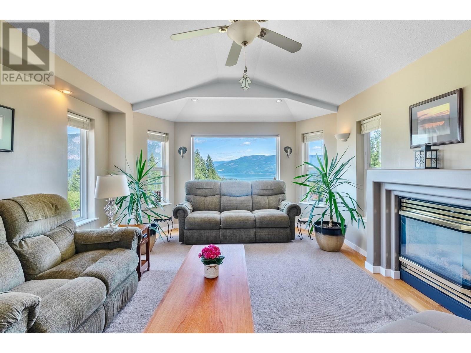 SALMON ARM, British Columbia, V1E 3A4, CA, 4 Bedrooms Bedrooms, ,2 BathroomsBathrooms,Residential,For Sale,1838776