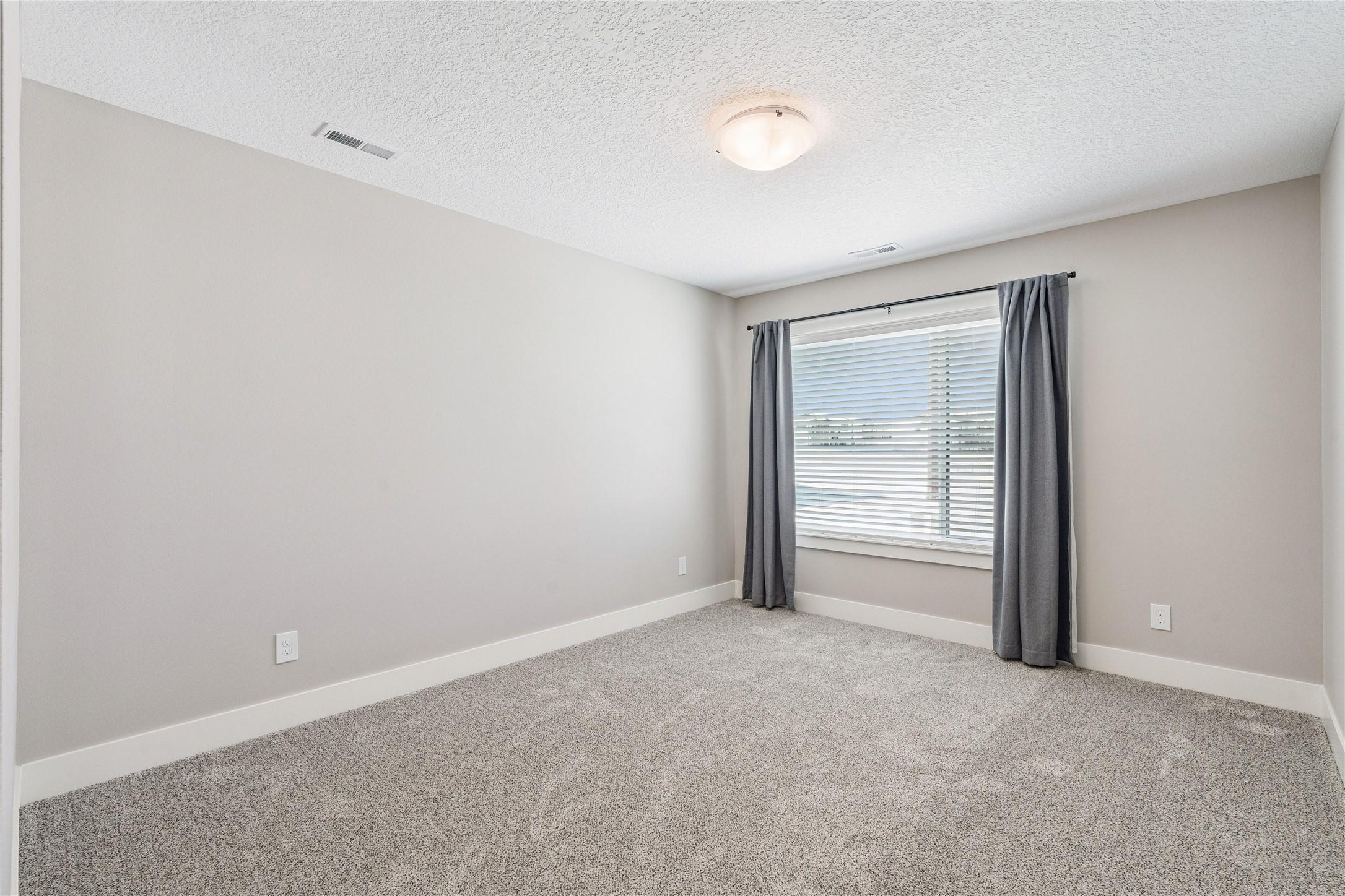 Urbandale, Iowa, 50323, United States, 5 Bedrooms Bedrooms, ,4 BathroomsBathrooms,Residential,For Sale,2005616