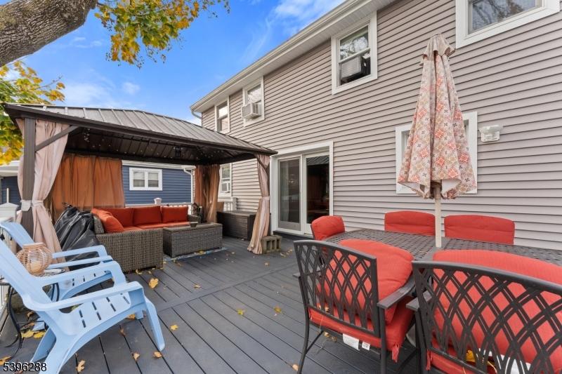 Dunellen Boro, New Jersey, 08812, United States, 5 Bedrooms Bedrooms, ,2 BathroomsBathrooms,Residential,For Sale,1989398