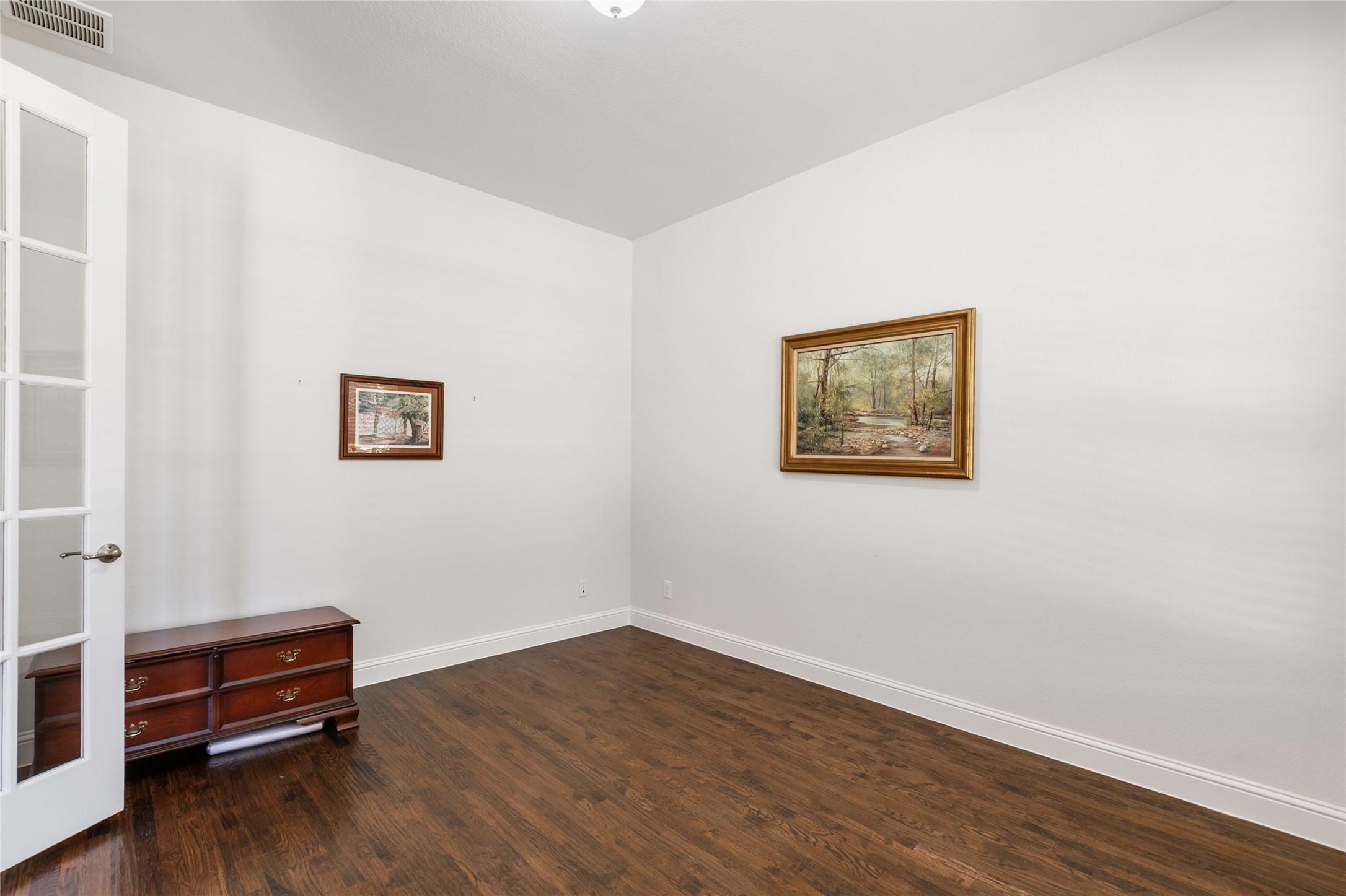 Carrollton, Texas, 75010, United States, 3 Bedrooms Bedrooms, ,2 BathroomsBathrooms,Residential,For Sale,1901690