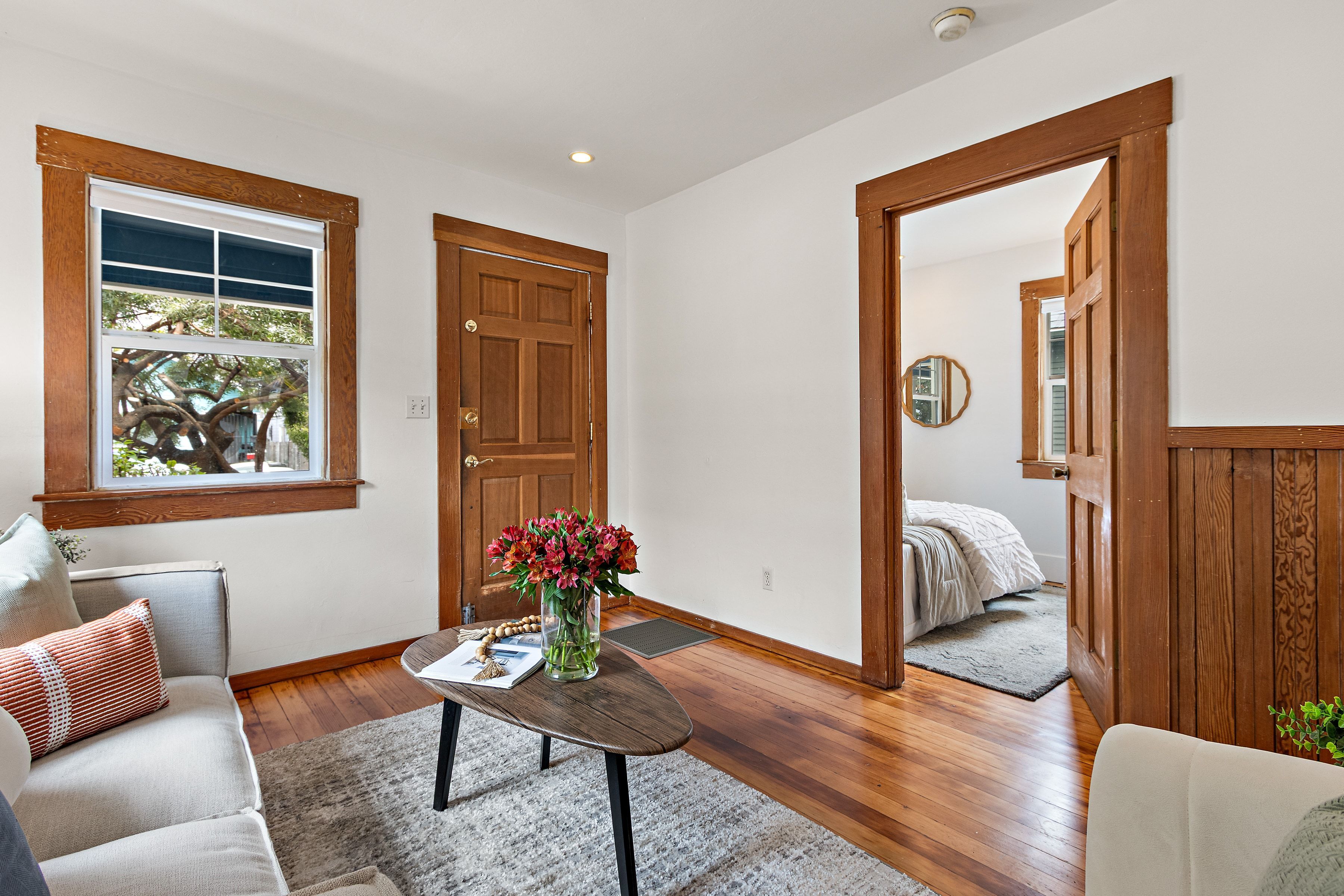  A Storybook North Oakland Cottage Offering Charm, Character, and Potential - 物件實景