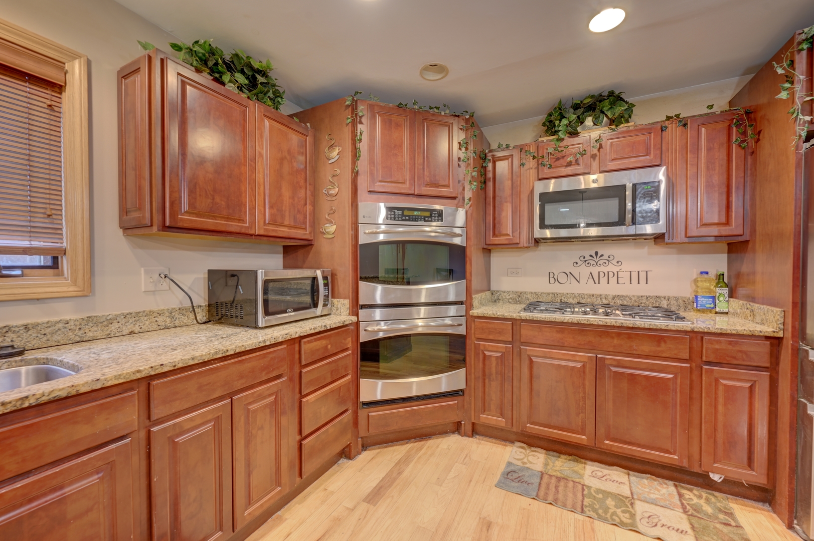 River Grove, Illinois, 60171, United States, 5 Bedrooms Bedrooms, ,4 BathroomsBathrooms,Residential,For Sale,2002992