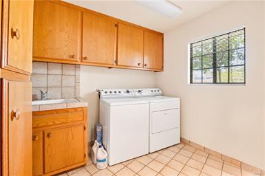 Hemet, California, 92544, United States, 5 Bedrooms Bedrooms, ,3 BathroomsBathrooms,Residential,For Sale,1989117