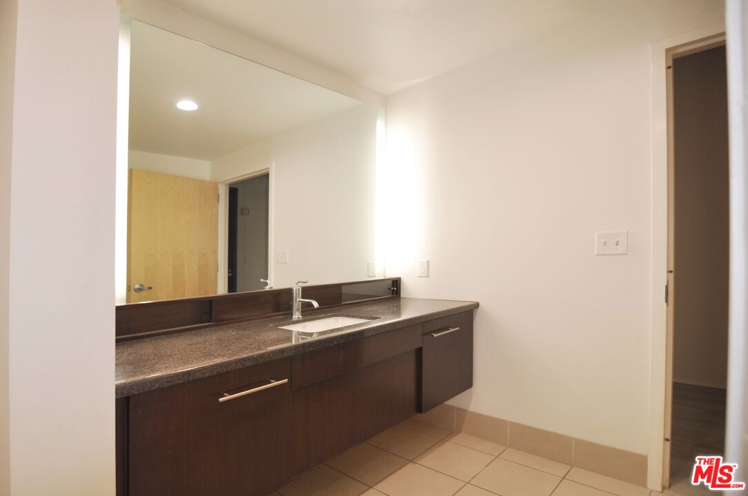 Los Angeles, California, 90015, United States, 1 Bedroom Bedrooms, ,1 BathroomBathrooms,Residential,For Sale,1911768