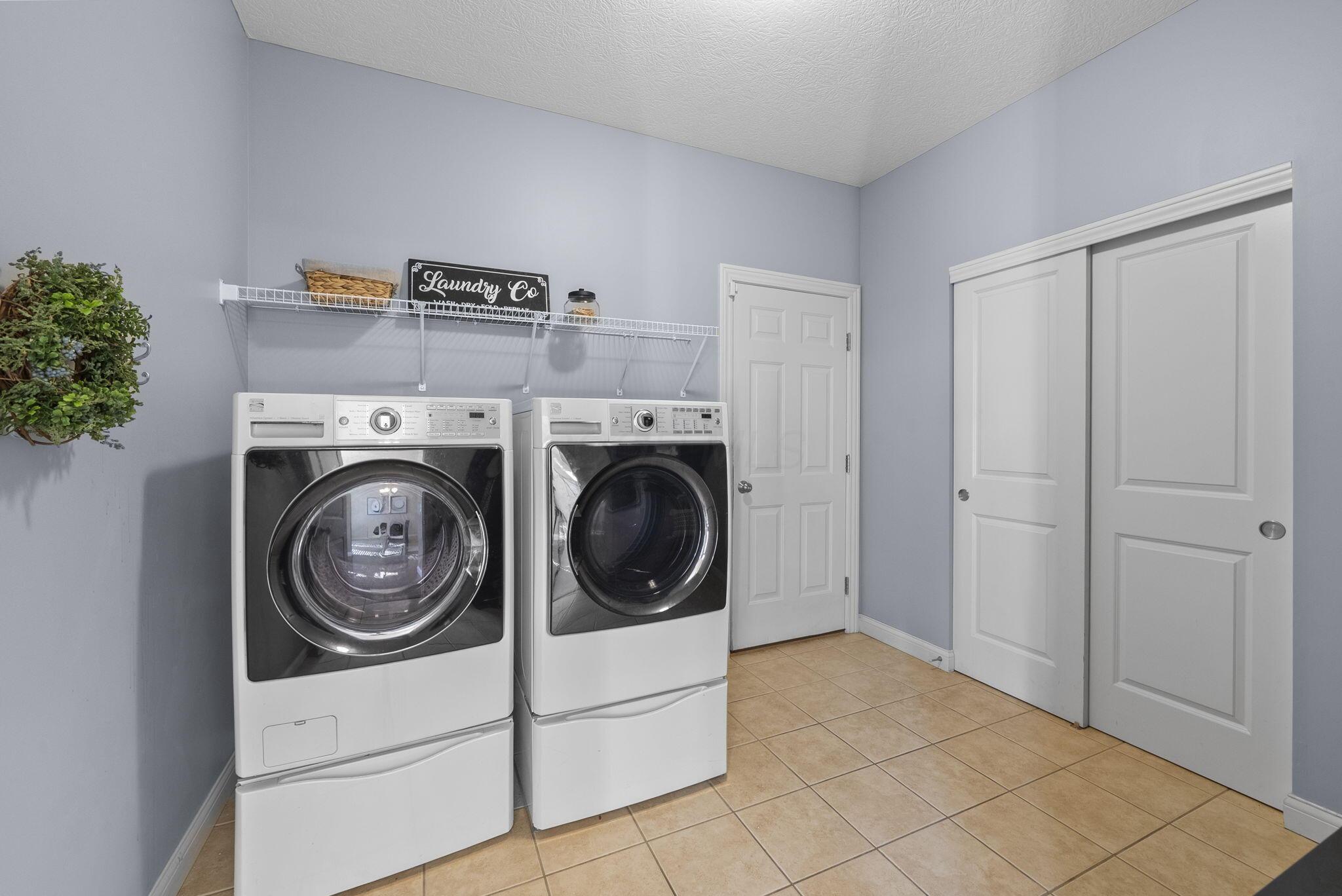 Powell, Ohio, 43065, United States, 5 Bedrooms Bedrooms, ,5 BathroomsBathrooms,Residential,For Sale,1988967