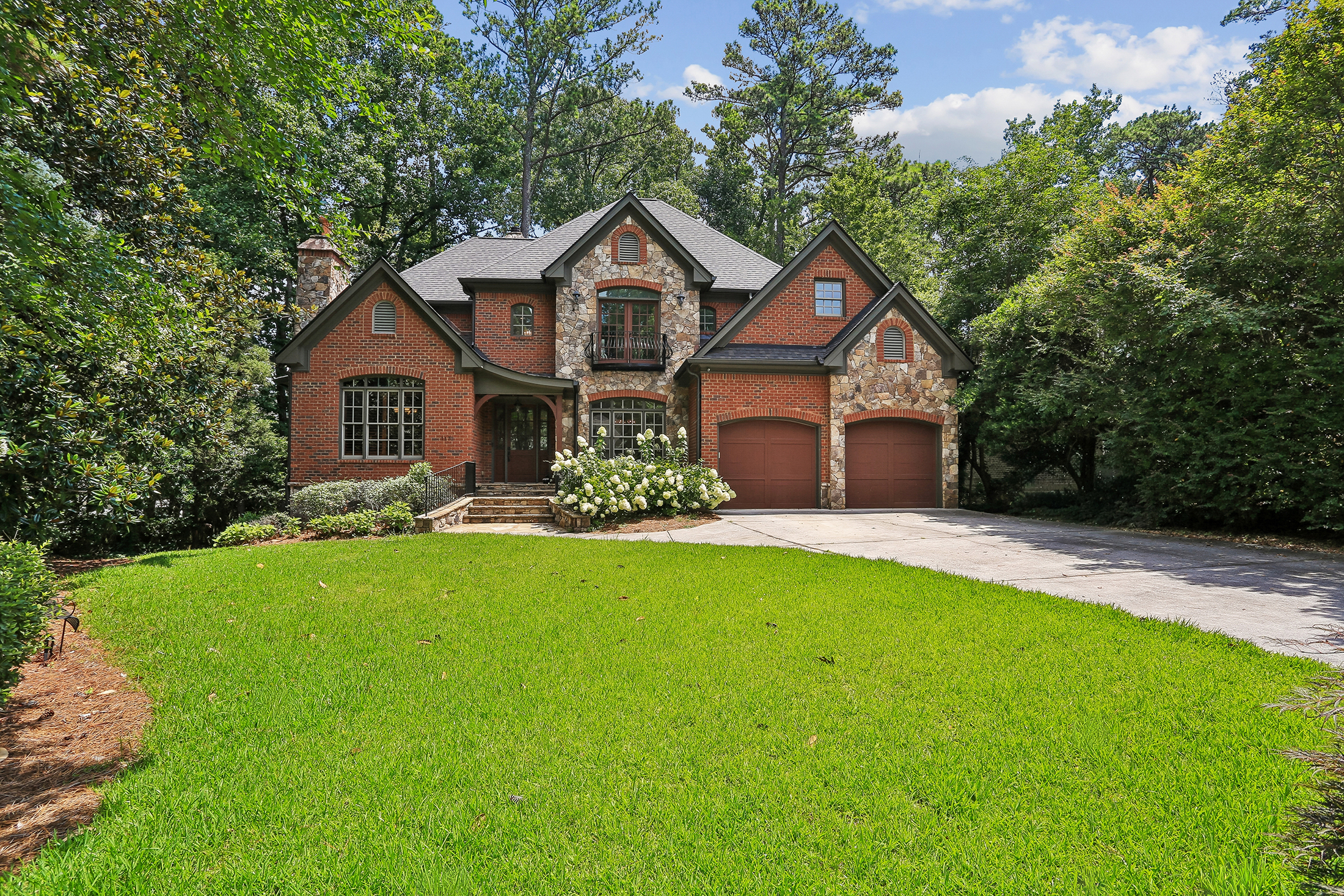  Stunning Brick Traditional in Sought-after Pine Hills - 物件實景