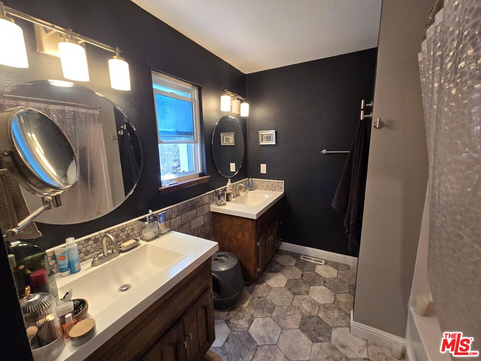 Crestline, California, 92325, United States, 5 Bedrooms Bedrooms, ,3 BathroomsBathrooms,Residential,For Sale,1907137