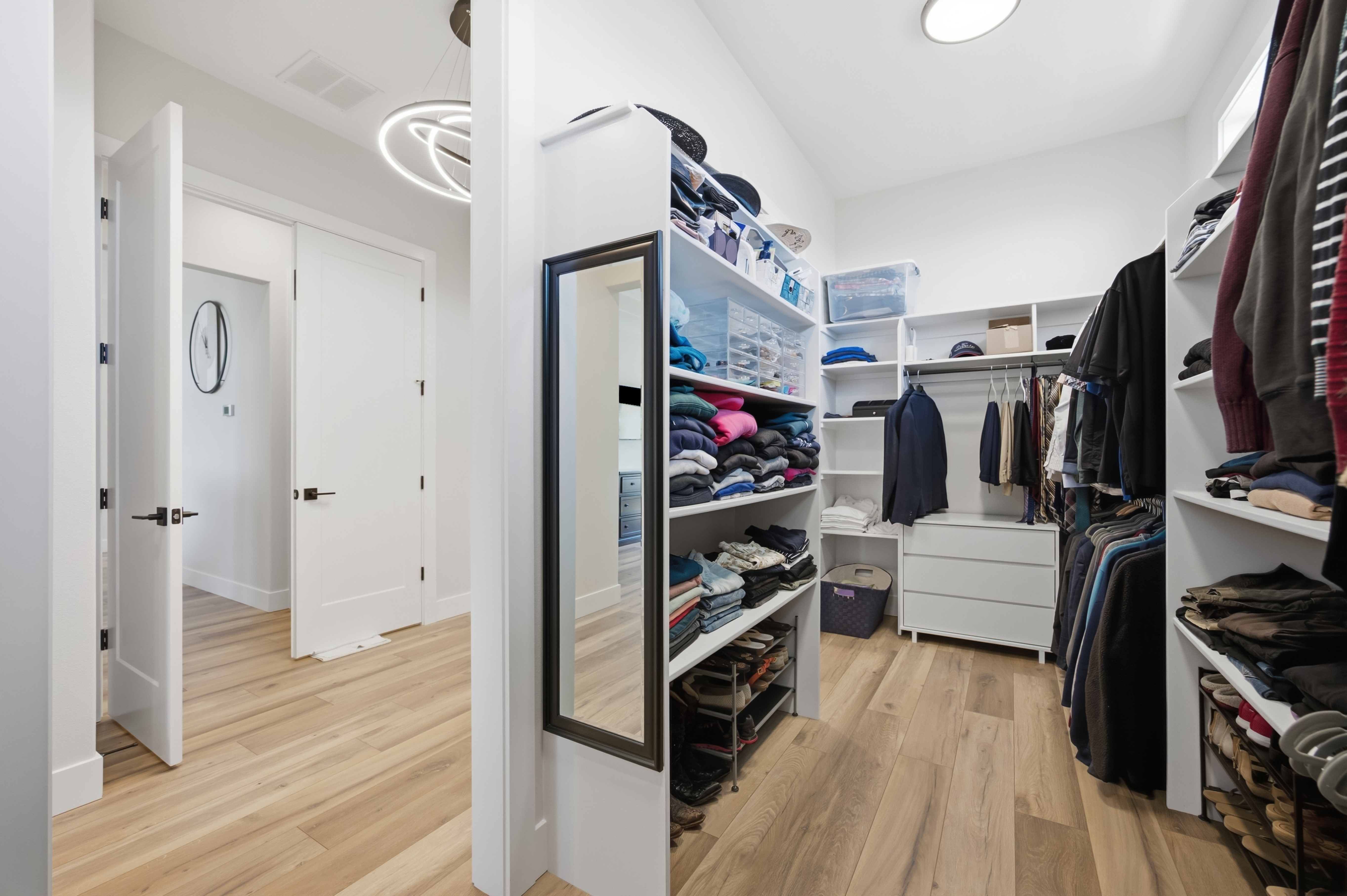  Discover This Stunning Resale Prodigy Homes Aria Basement Model - 物件實景
