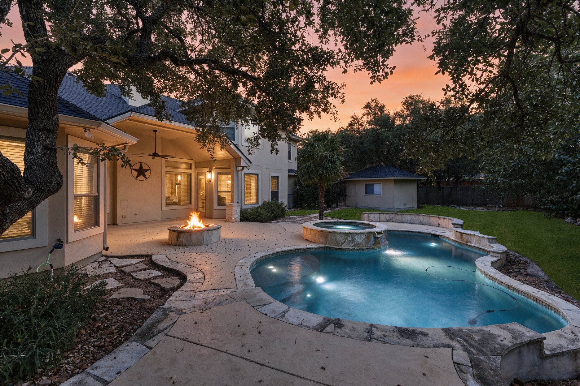  Private 5 Bedroom Oasis with Pool  Heights of Stone Oak - 物件實景