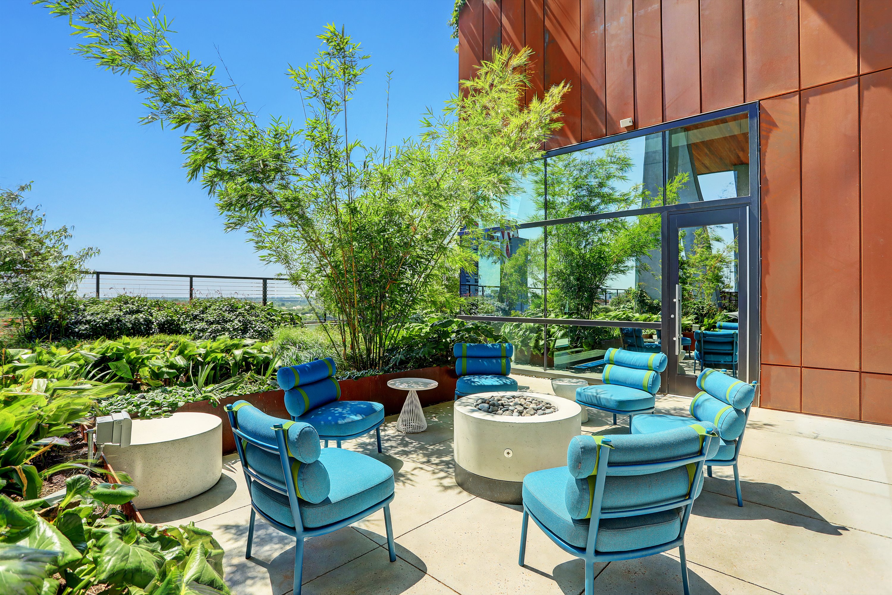  Lake View 2 Bedroom Condo with Flex Space at 70 Rainey - 物件實景