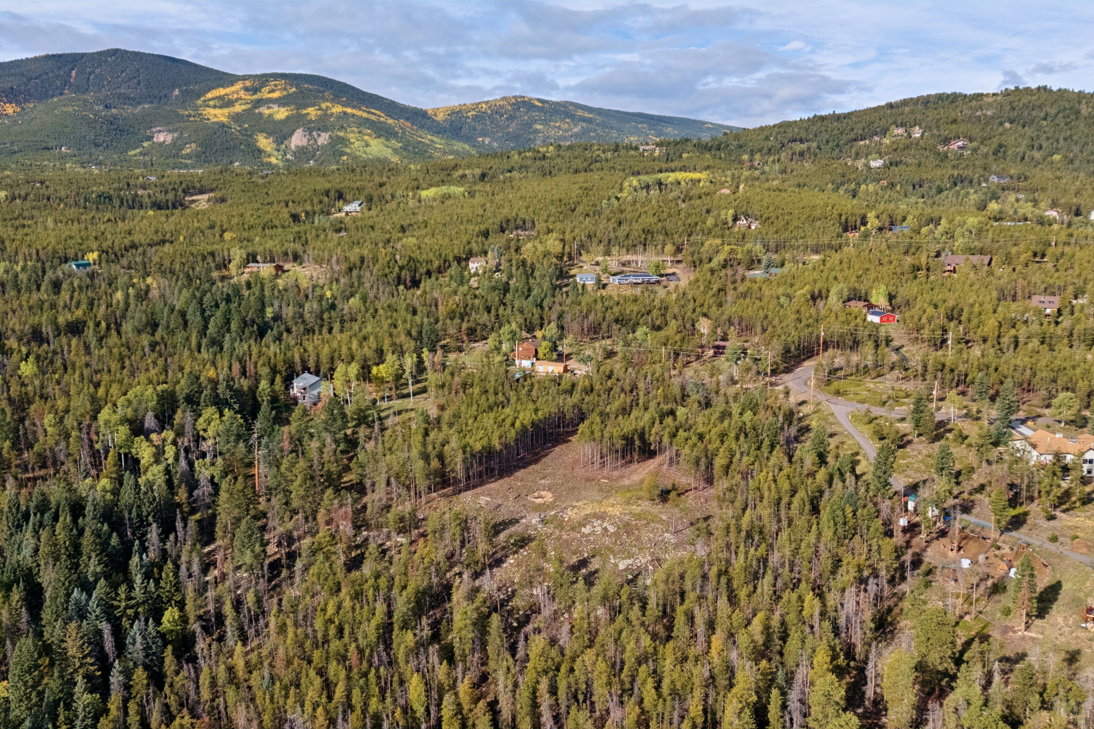  Opportunity to Build Your Foothills Dream Home with Over 7 Acres of Privacy - 物件實景