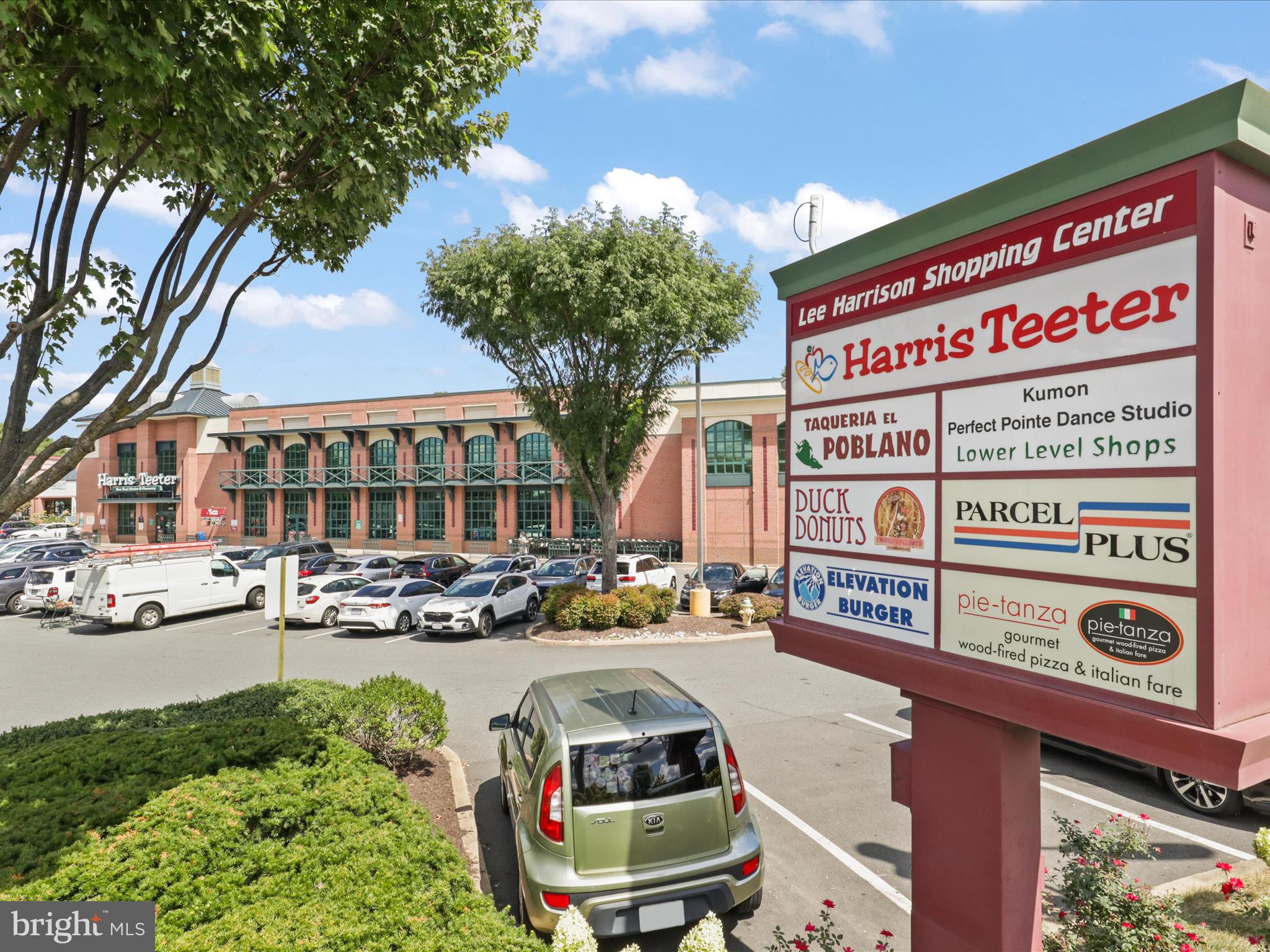 Arlington, Virginia, 22207, United States, 3 Bedrooms Bedrooms, ,3 BathroomsBathrooms,Residential,For Sale,1979007