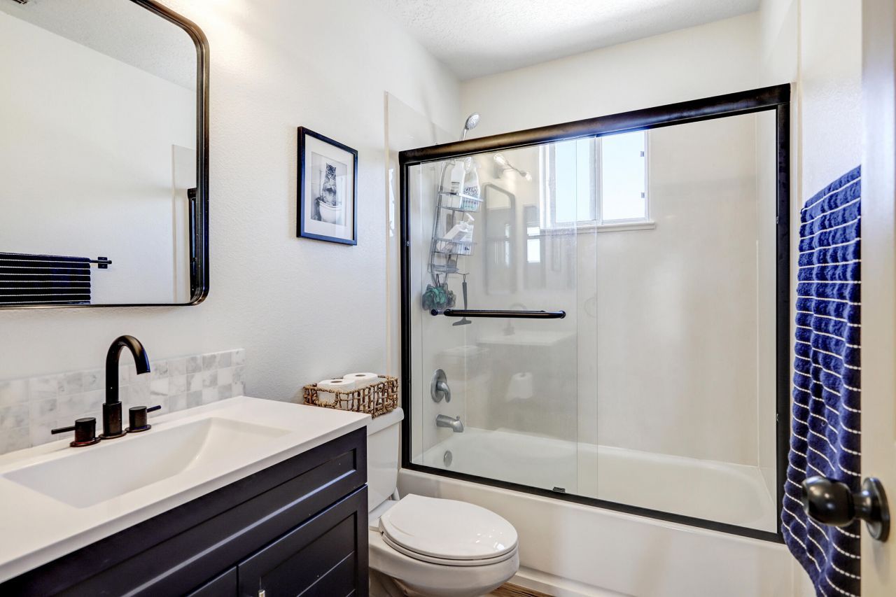 Albuquerque, New Mexico, 87114, United States, 4 Bedrooms Bedrooms, ,3 BathroomsBathrooms,Residential,For Sale,1917819