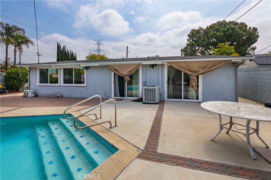 Azusa, California, 91702, United States, 4 Bedrooms Bedrooms, ,2 BathroomsBathrooms,Residential,For Sale,1879036