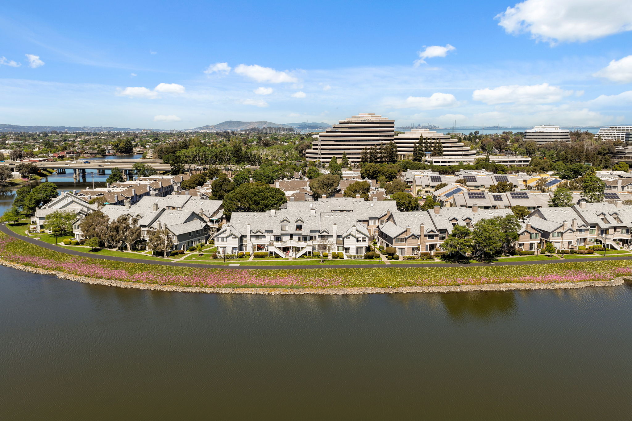  Waterfront Townhome-Style Condo - 物件實景