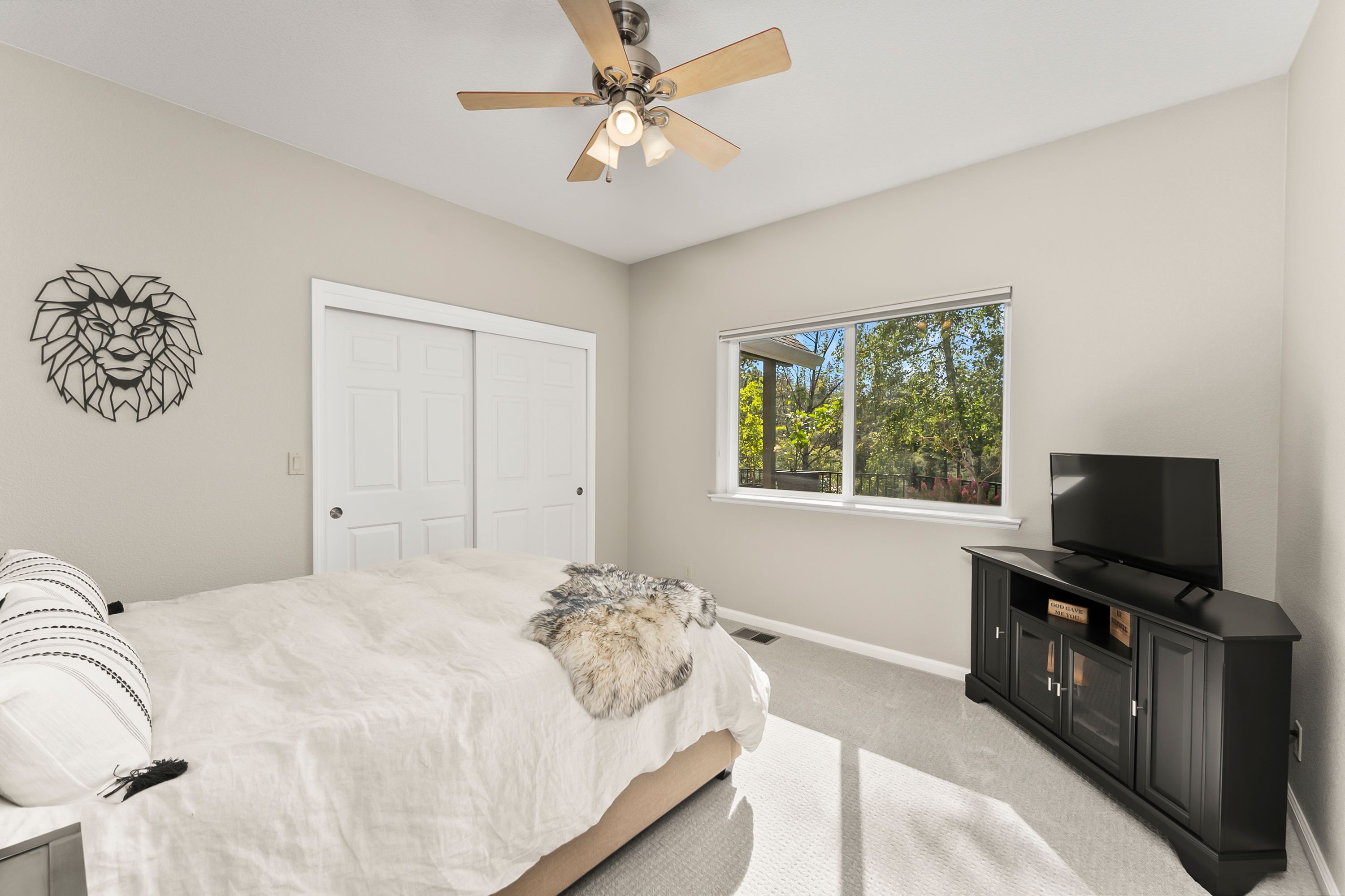  Thoughtfully Designed Living with Income Potential - 物件實景