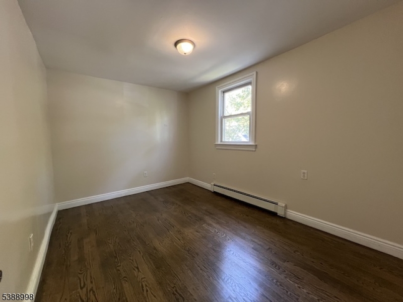 Teaneck Twp., New Jersey, 07666, United States, 3 Bedrooms Bedrooms, ,3 BathroomsBathrooms,Residential,For Sale,1996868