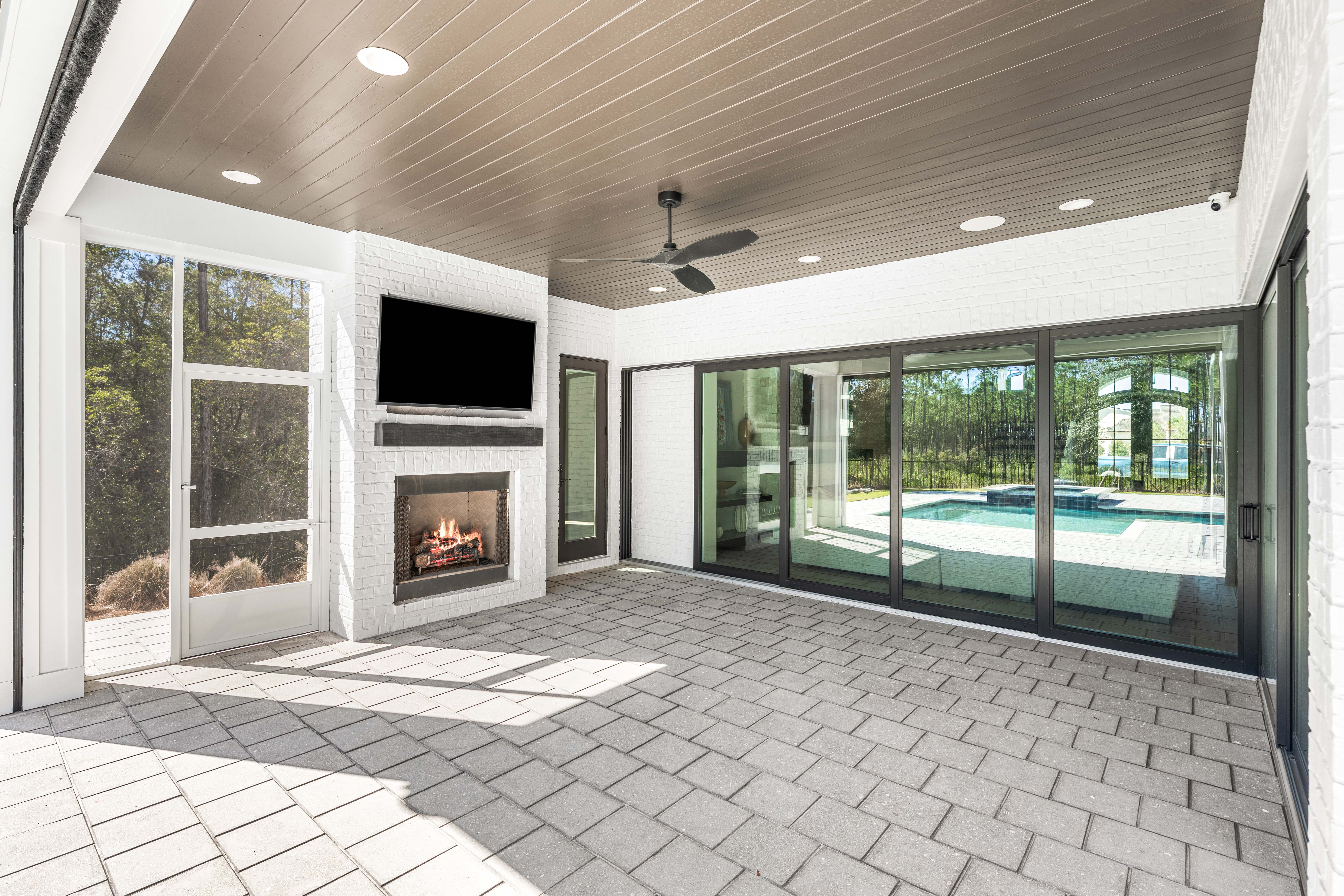  Spectacular Home With Spacious Yard Including Pool, Spa And Outdoor Kitchen - 物件實景