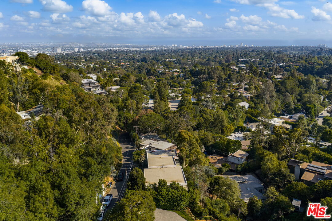 Los Angeles, California, 90049, United States, 4 Bedrooms Bedrooms, ,5 BathroomsBathrooms,Residential,For Sale,1901289